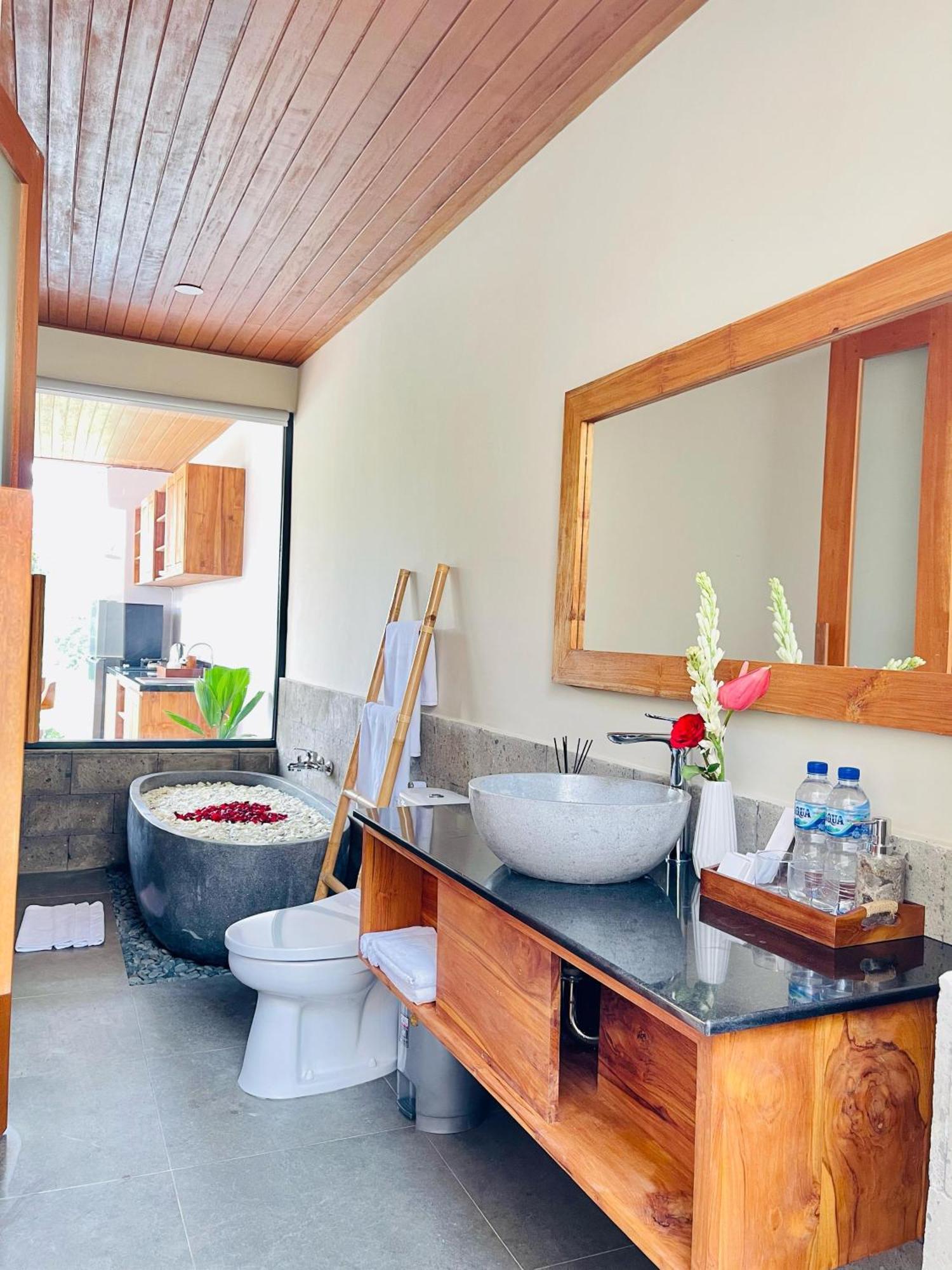The Madawa Suites Ubud Extérieur photo